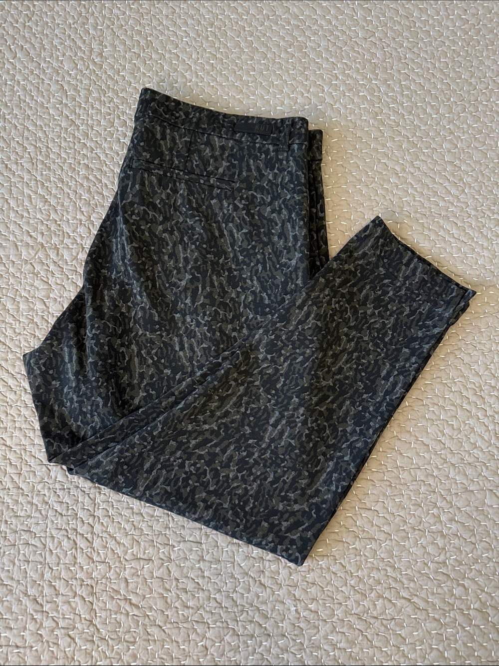 Kut from the Kloth Ankle Crop Pants in Charcoal Black Pattern